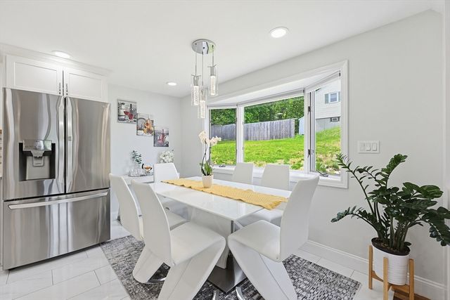 46 Robinson Rd, Woburn, MA 01801