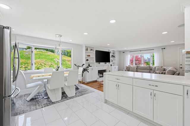 46 Robinson Rd, Woburn, MA 01801
