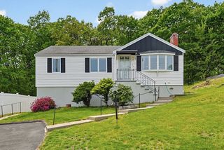 46 Robinson Rd, Woburn, MA 01801