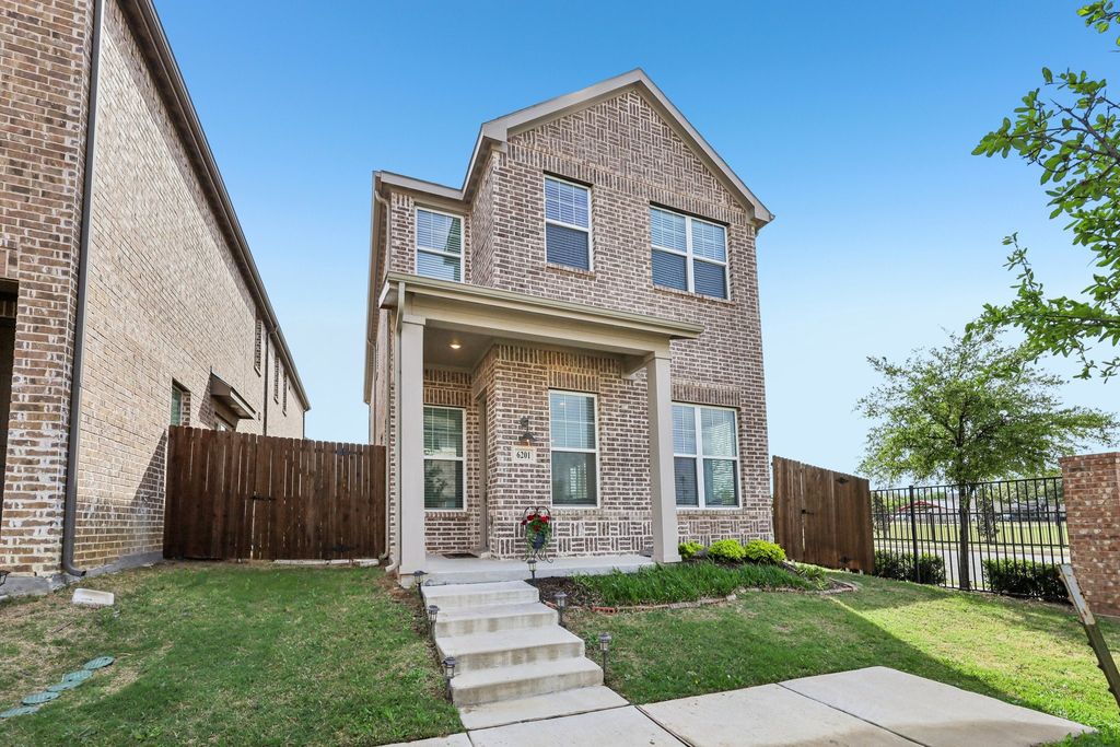 6201 Queens Path, North Richland Hills, TX 76180