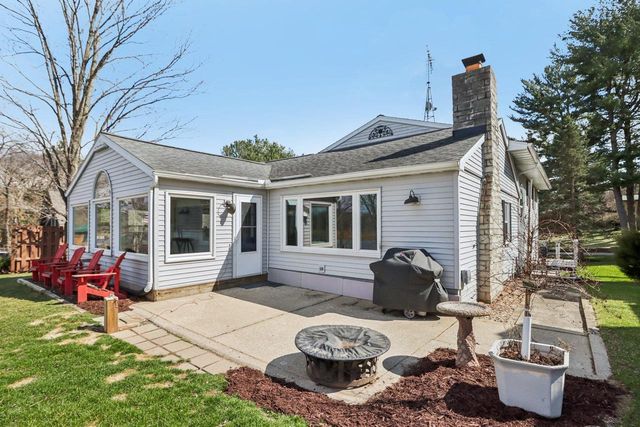 W10126 Schiefelbein Road, Poynette, WI 53955