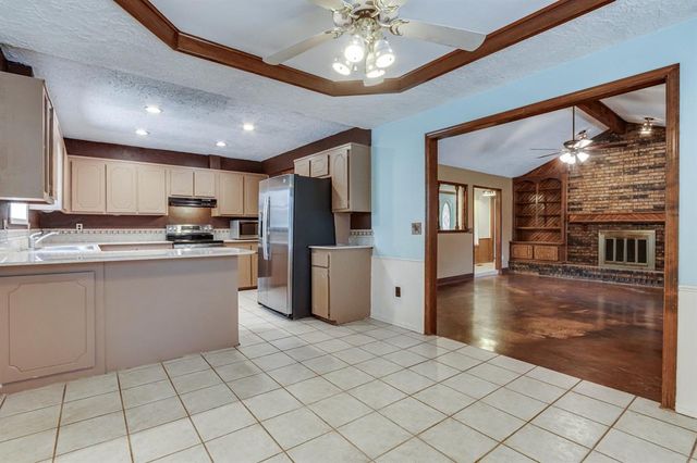 10541 Ricky Lane, Midwest City, OK 73130