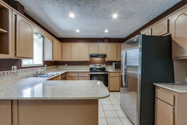 10541 Ricky Lane, Midwest City, OK 73130