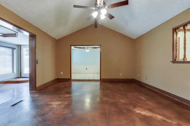 10541 Ricky Lane, Midwest City, OK 73130