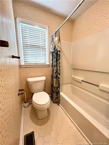 6017 Lakeway Drive, Fayetteville, NC 28306