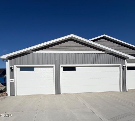 3927 Libra Bend SE, Mandan, ND 58554 property photo