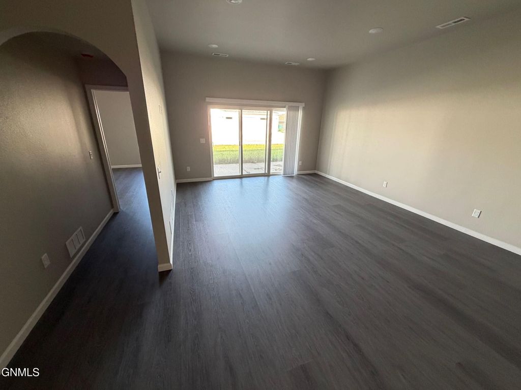 3927 Libra Bend SE, Mandan, ND 58554 photo 3
