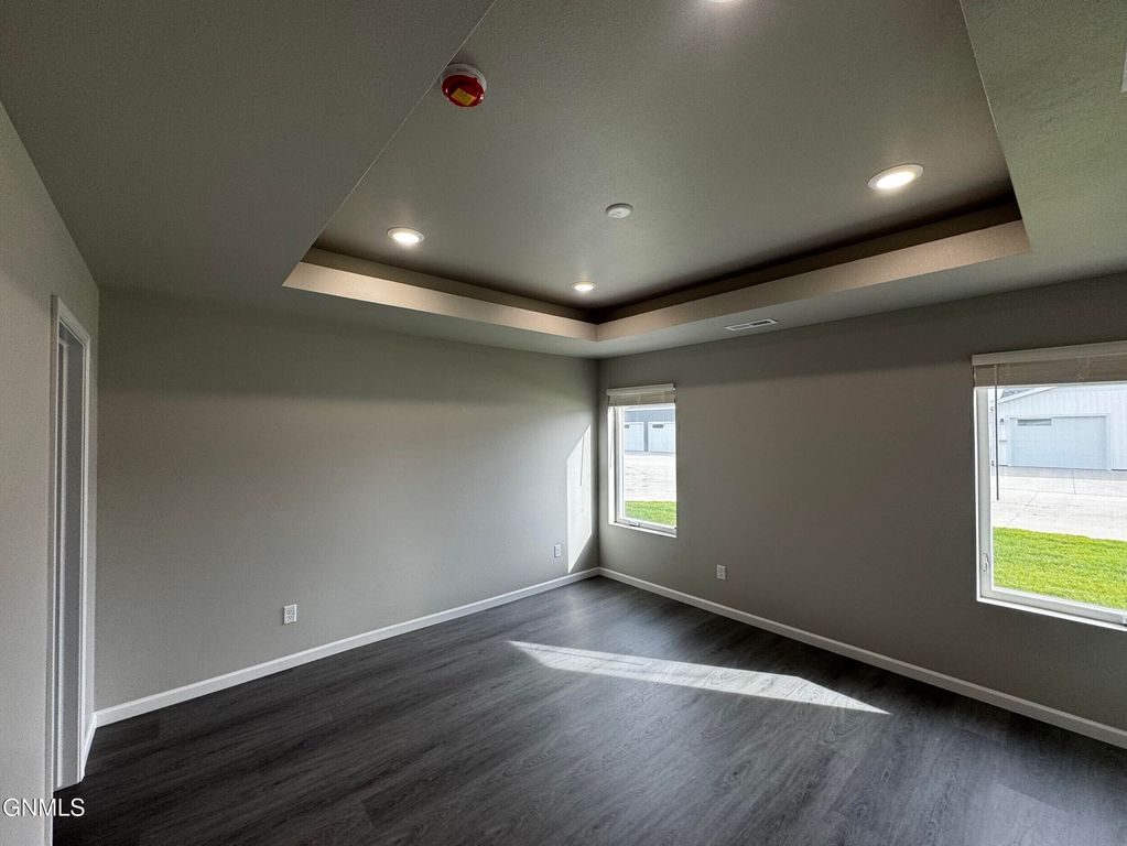 3927 Libra Bend SE, Mandan, ND 58554 photo 4