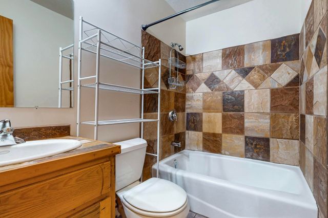 76 Los Altos De Cicuye, Pecos, NM 87552