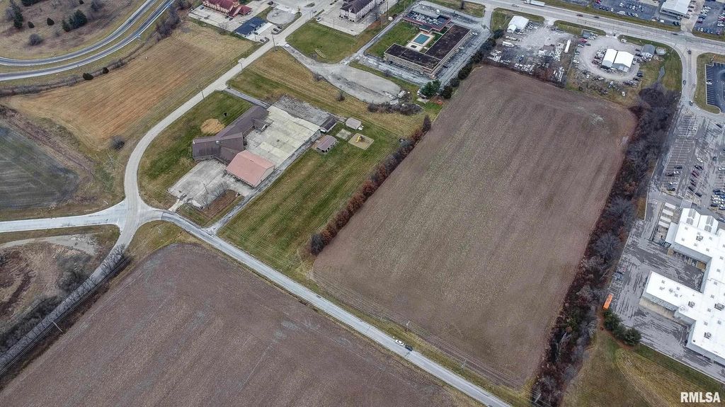 Image 3 of property listing at 00 Mills Cart Road, Salem, IL 62881