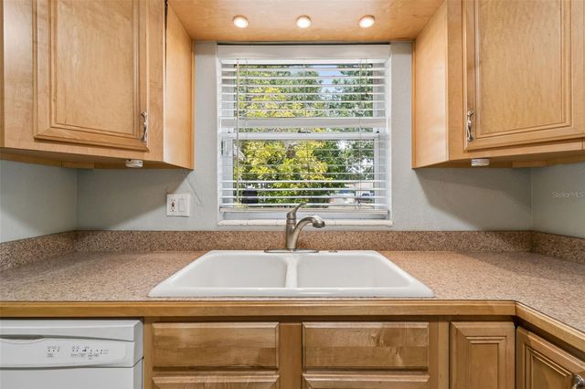 5598 14TH AVENUE N, St Petersburg, FL 33710