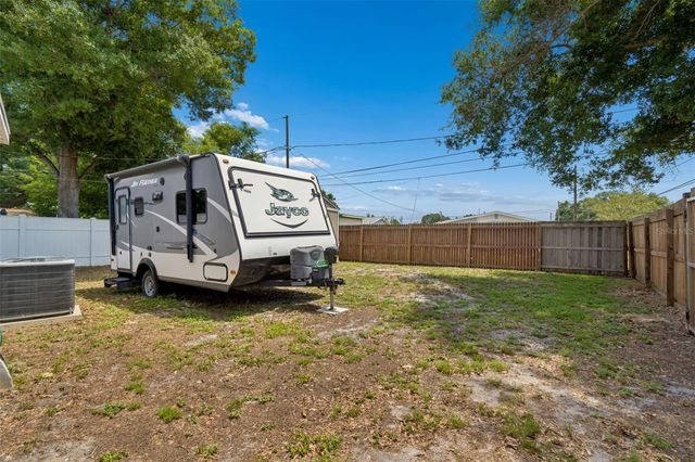 5598 14TH AVENUE N, St Petersburg, FL 33710