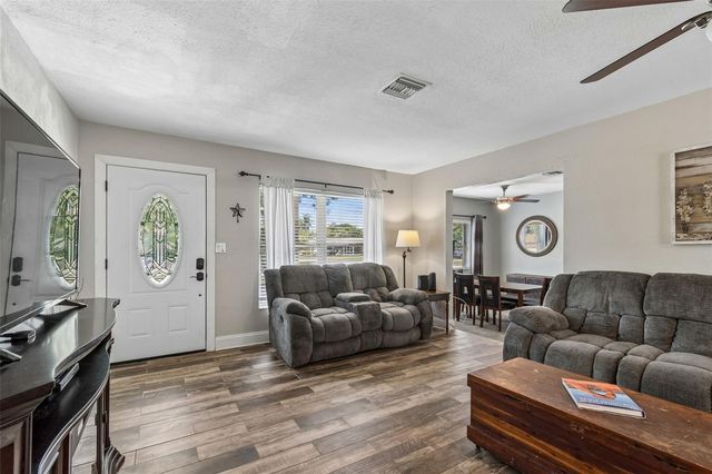 5598 14TH AVENUE N, St Petersburg, FL 33710
