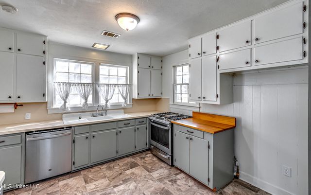 602 Simpson Hwy 149, Magee, MS 39111