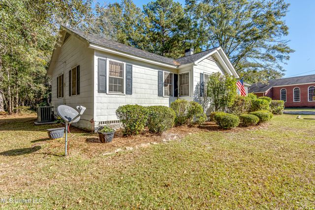 602 Simpson Hwy 149, Magee, MS 39111