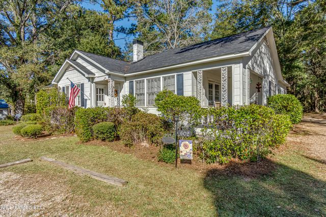 602 Simpson Hwy 149, Magee, MS 39111