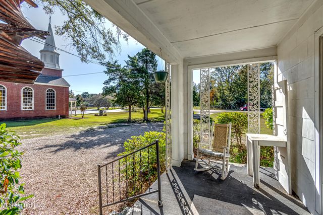 602 Simpson Hwy 149, Magee, MS 39111