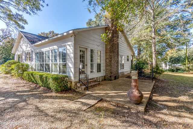 602 Simpson Hwy 149, Magee, MS 39111