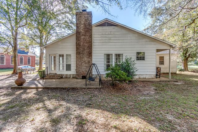 602 Simpson Hwy 149, Magee, MS 39111