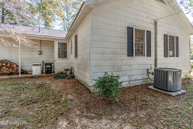 602 Simpson Hwy 149, Magee, MS 39111