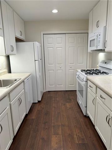 907 NATCHEZ Trace, Atlanta, GA 30350