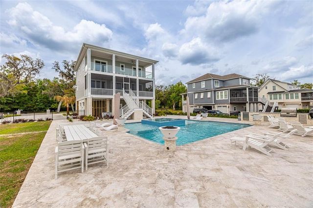 14 Maiden Creek Drive, Waverly, GA 31565