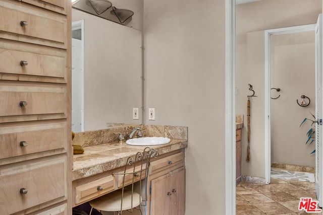 1766 Midvale Avenue, Los Angeles, CA 90024