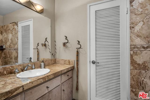 1766 Midvale Avenue, Los Angeles, CA 90024