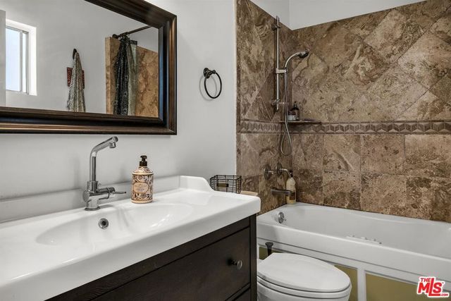1766 Midvale Avenue, Los Angeles, CA 90024