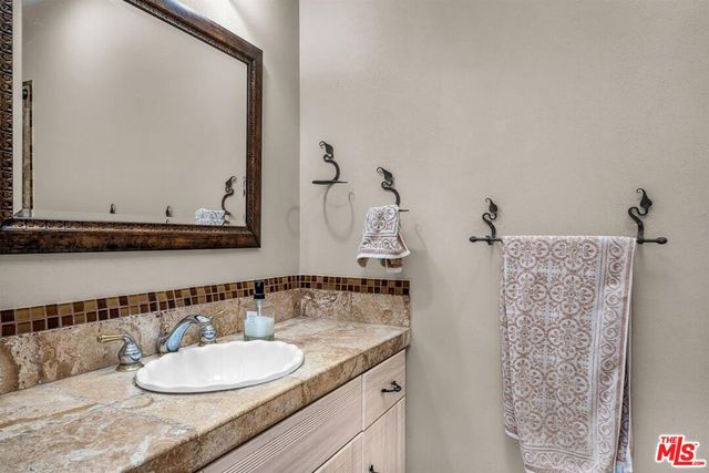1766 Midvale Avenue, Los Angeles, CA 90024