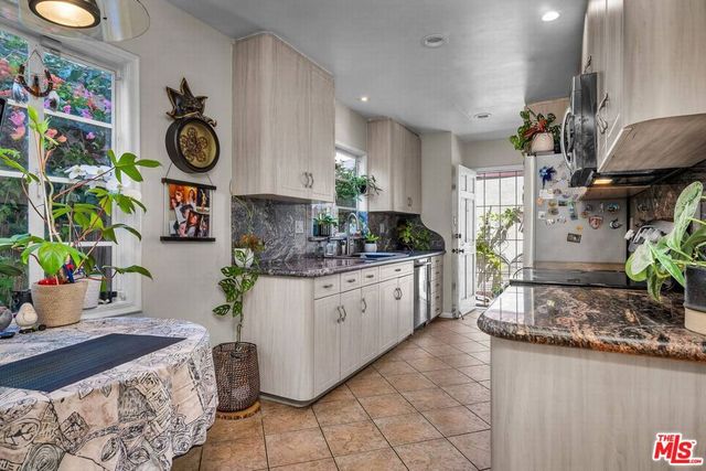 1766 Midvale Avenue, Los Angeles, CA 90024