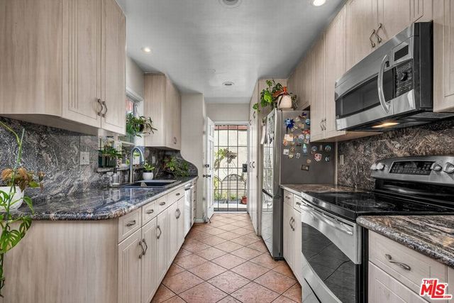 1766 Midvale Avenue, Los Angeles, CA 90024