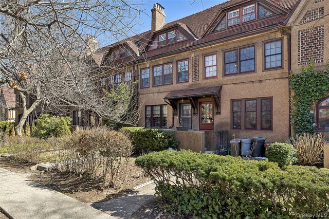 46 Slocum Crescent, Forest Hills, NY 11375