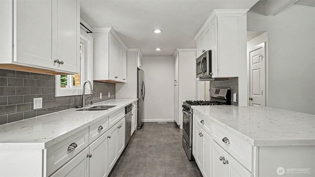 5318 193rd Place SW, Lynnwood, WA 98036