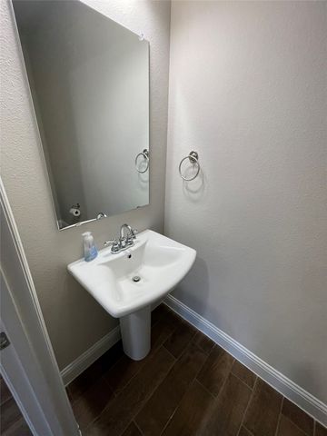 560 Hutchinson Lane, Lewisville, TX 75077