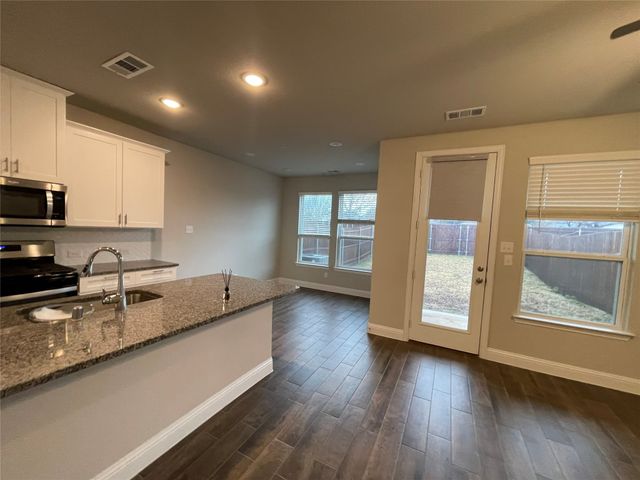 560 Hutchinson Lane, Lewisville, TX 75077