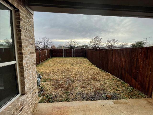 560 Hutchinson Lane, Lewisville, TX 75077