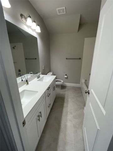 560 Hutchinson Lane, Lewisville, TX 75077