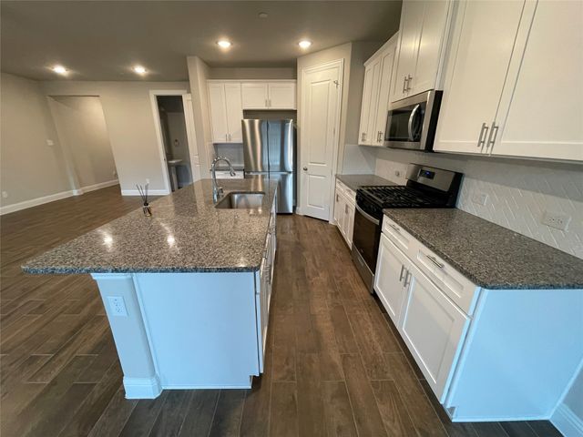 560 Hutchinson Lane, Lewisville, TX 75077