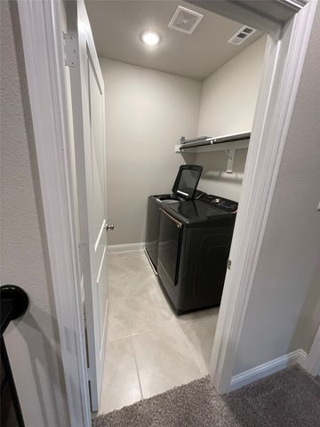 560 Hutchinson Lane, Lewisville, TX 75077