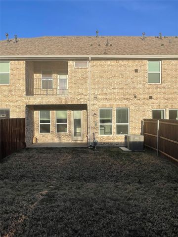 560 Hutchinson Lane, Lewisville, TX 75077