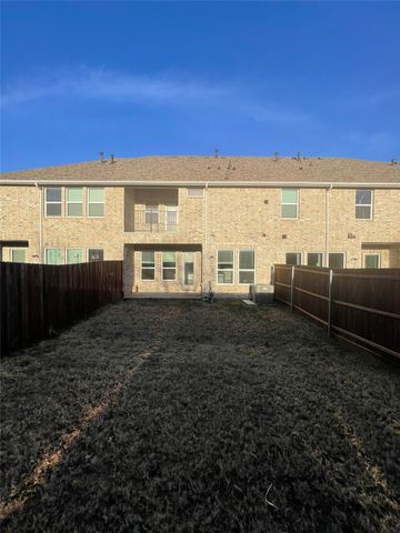 560 Hutchinson Lane, Lewisville, TX 75077