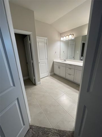 560 Hutchinson Lane, Lewisville, TX 75077