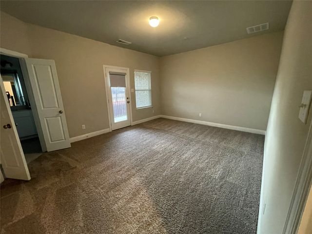 560 Hutchinson Lane, Lewisville, TX 75077