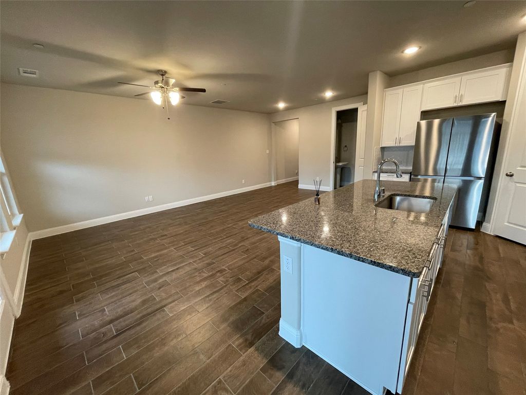 560 Hutchinson Lane, Lewisville, TX 75077