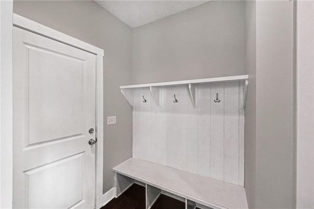 23729 W 92nd Terrace, Lenexa, KS 66227