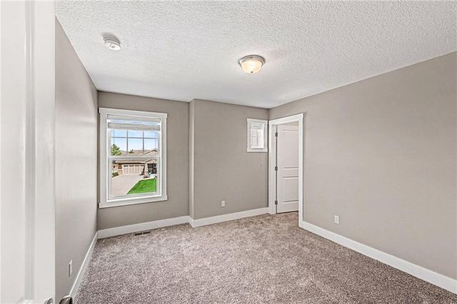 23729 W 92nd Terrace, Lenexa, KS 66227