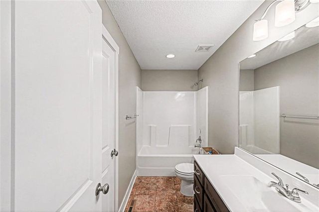 23729 W 92nd Terrace, Lenexa, KS 66227