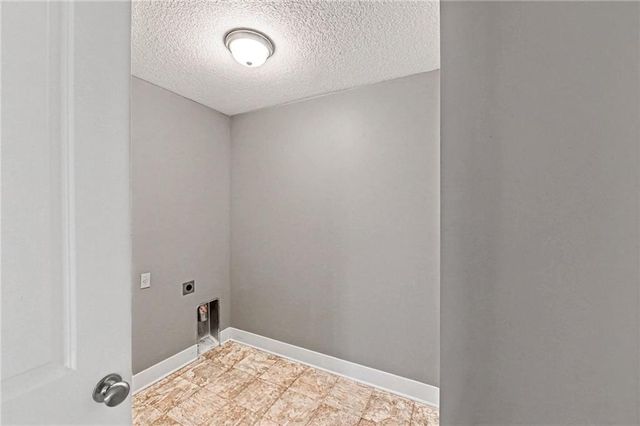 23729 W 92nd Terrace, Lenexa, KS 66227