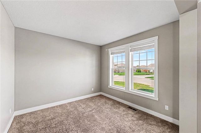 23729 W 92nd Terrace, Lenexa, KS 66227